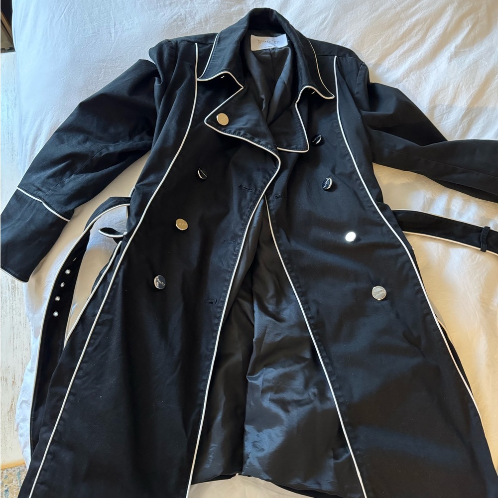 Laundry belted trench